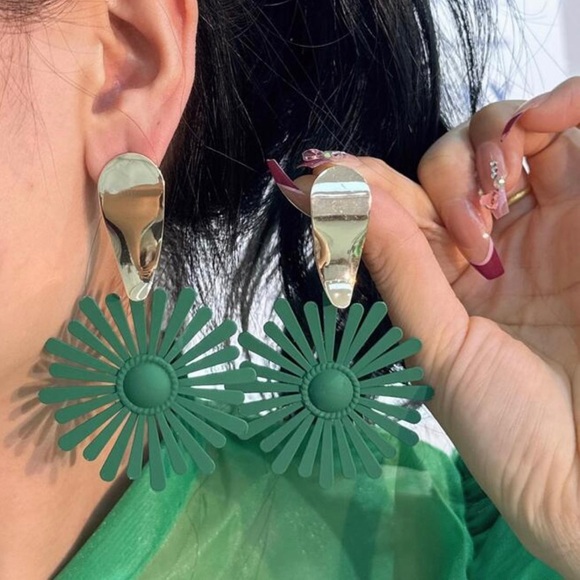 2/$30šµ Green Sunburst Flower Metal Earrings Jewelry Gift Boho Large Statement - Picture 8 of 10